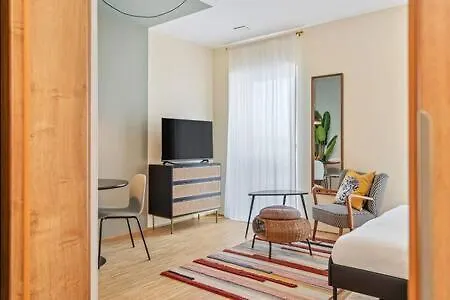 Apartament Stylish Studio In Vibrant City