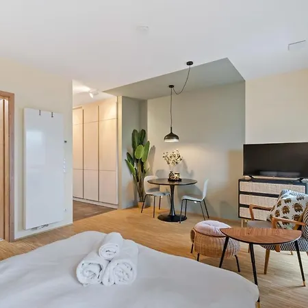 Stylish Studio In Vibrant City Apartment *