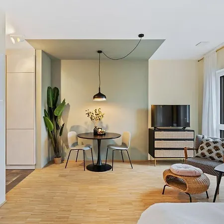 Stylish Studio In Vibrant City Apartment