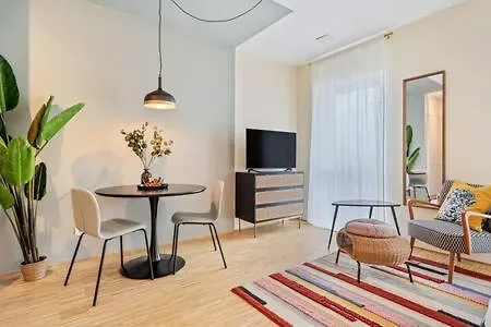 Apartment Stylish Studio In Vibrant City *